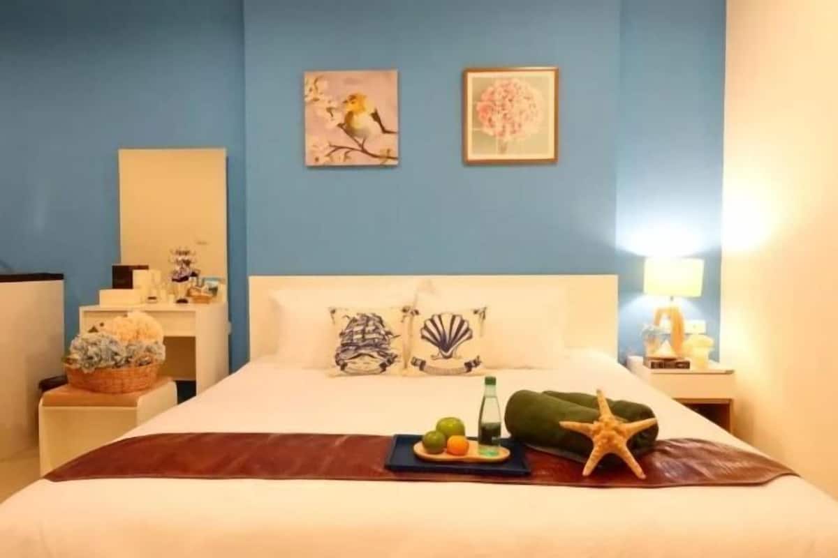 In-room safe, free WiFi, bed sheets