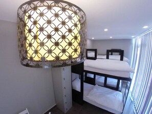 VIP Private Room | In-room safe, desk, free WiFi - Aura Thematic Hostel (Phnom Penh)