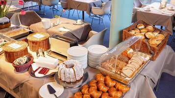 Petit déjeuner buffet (20 EUR par personne)