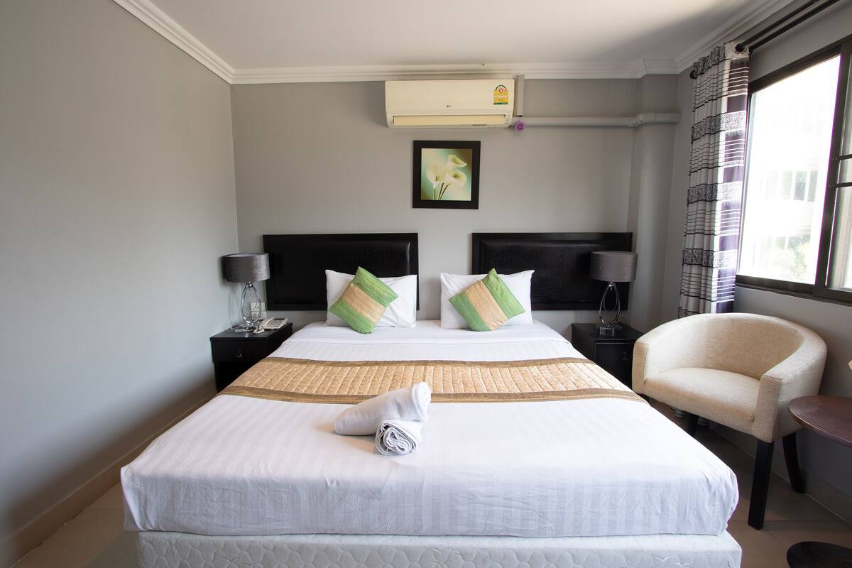 Suite | WiFi (free), bed sheets