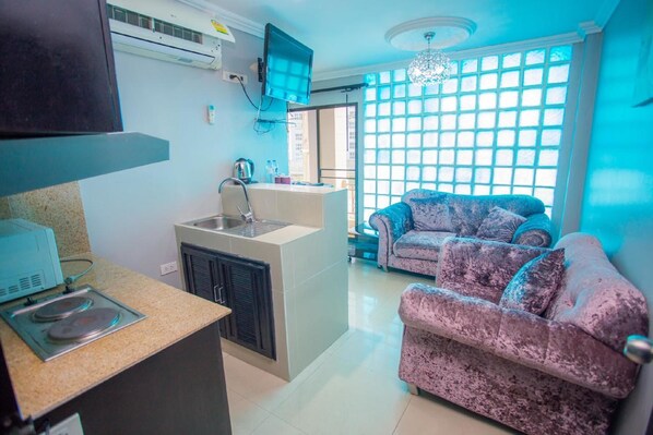 アパートメント 2 ベッドルーム | リビング エリア | 薄型テレビ