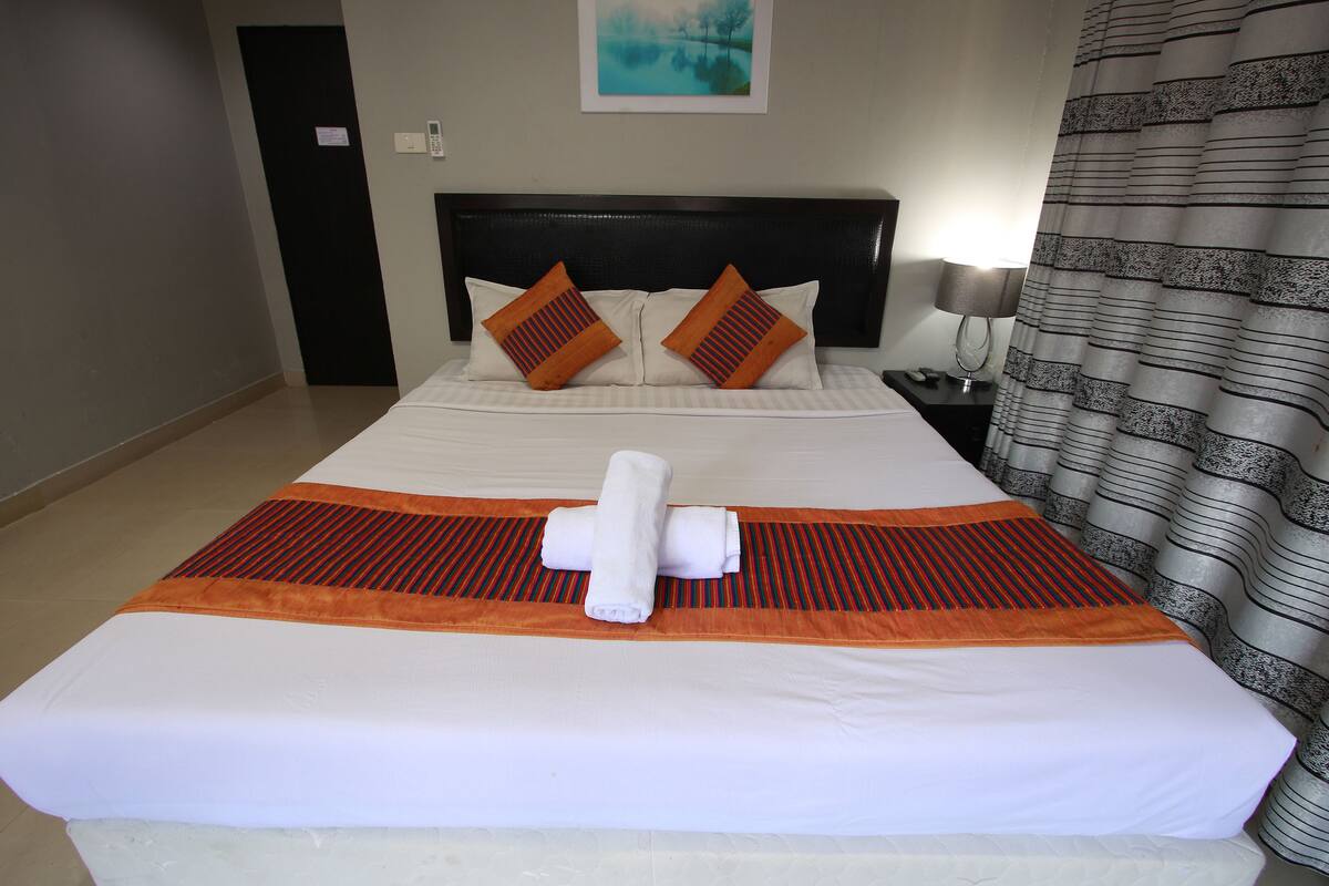 Deluxe Double Room | WiFi (free), bed sheets