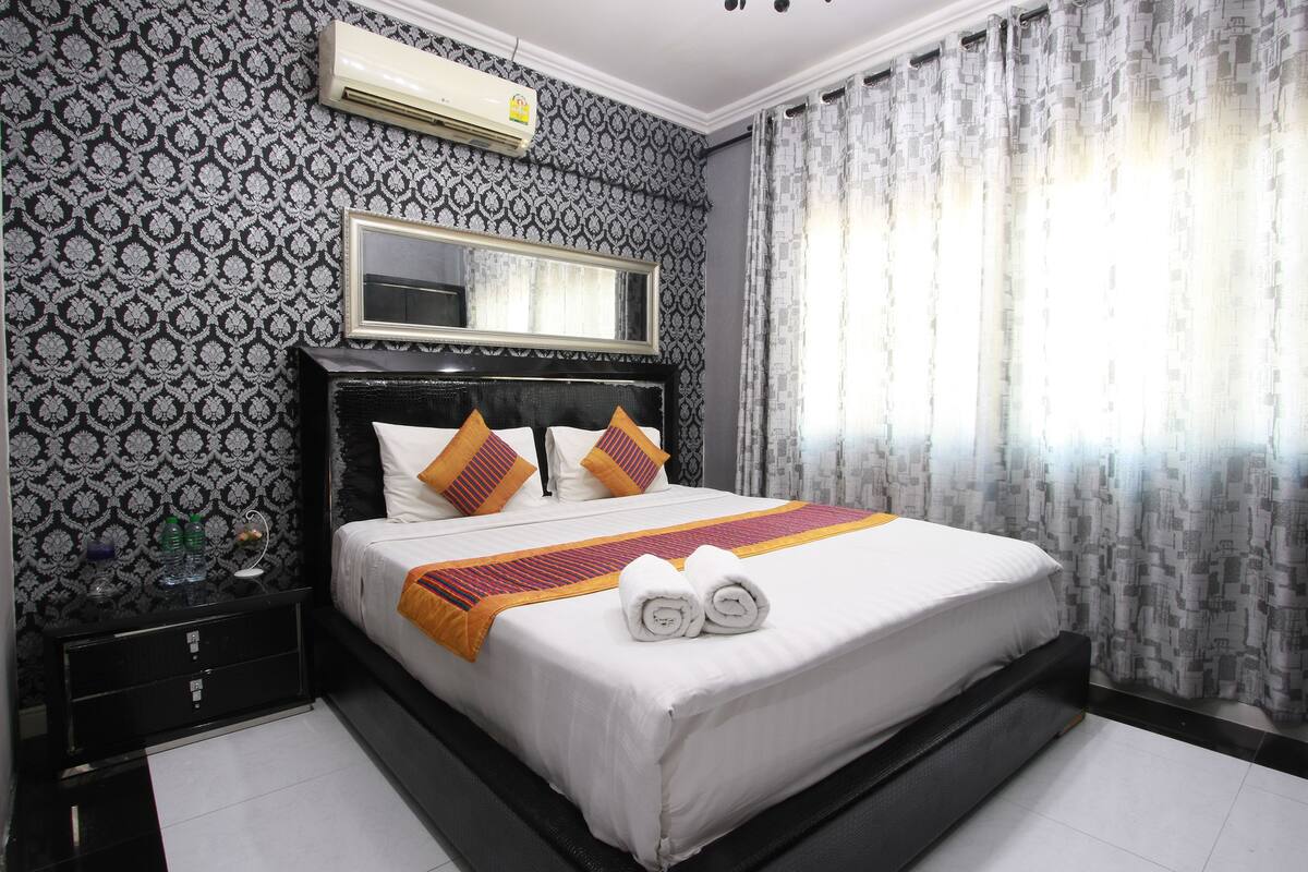 Apartment, 2 Bedrooms | WiFi (free), bed sheets