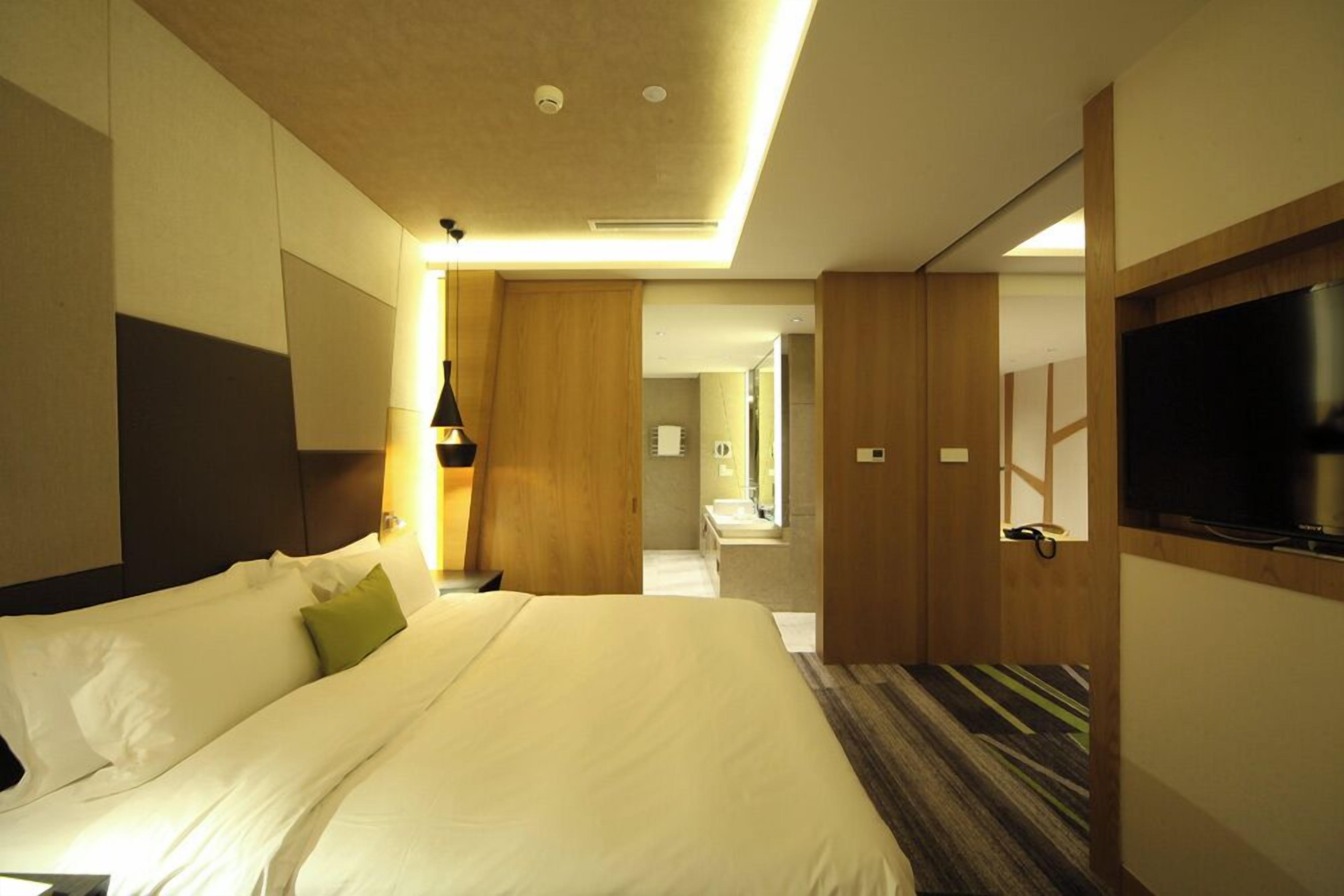 bamboo suite | minibar, in-room safe, desk, blackout curtains
