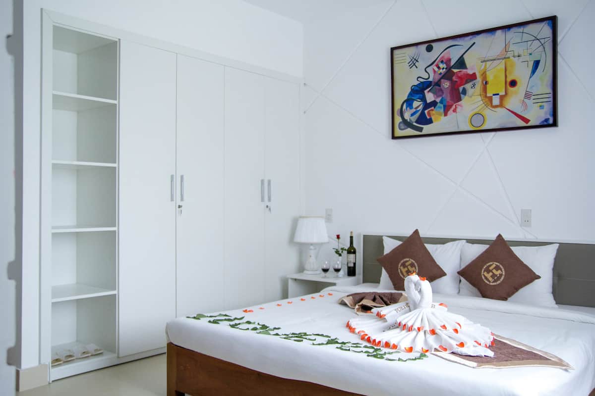 Habitación doble Deluxe, vista a la ciudad | Insonorización y wifi gratis