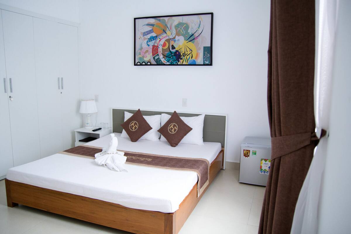 Habitación básica doble, vista a la ciudad | Insonorización y wifi gratis
