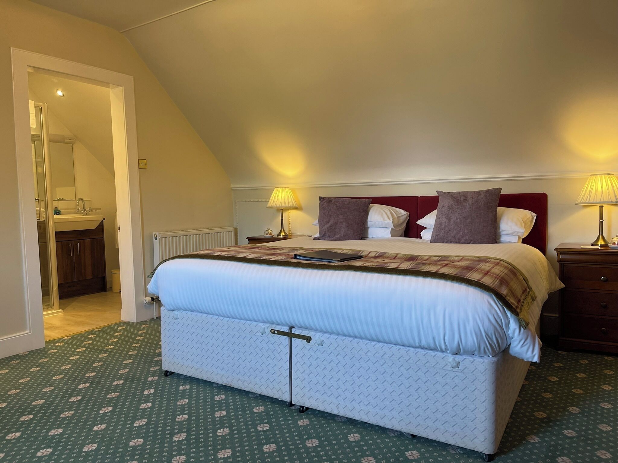 Fer et planche à repasser, draps fournis