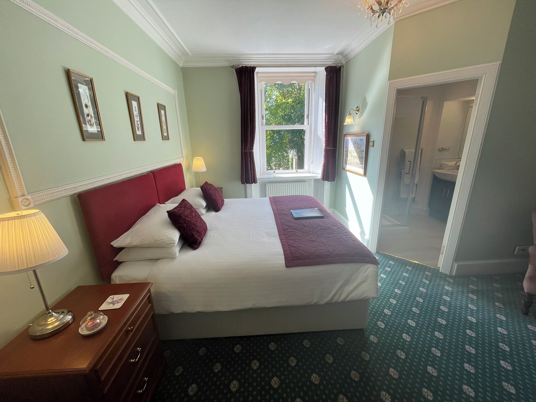 Fer et planche à repasser, draps fournis