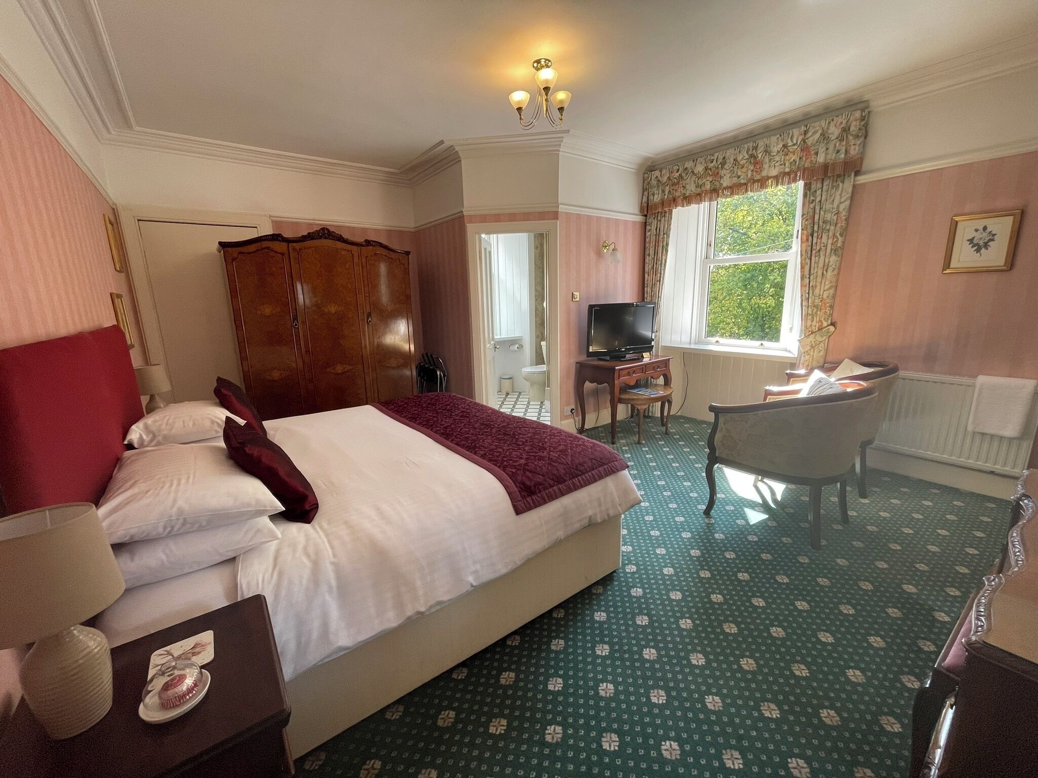 Fer et planche à repasser, draps fournis