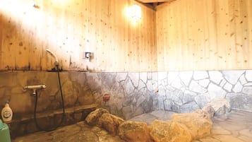 Deluxe Villa, 3 Bedrooms, Bathtub, Ocean View (Shimabukurotei) | Bilik Mandi | Tab mandi dan pancuran berasingan, tab mandi rendaman dalam