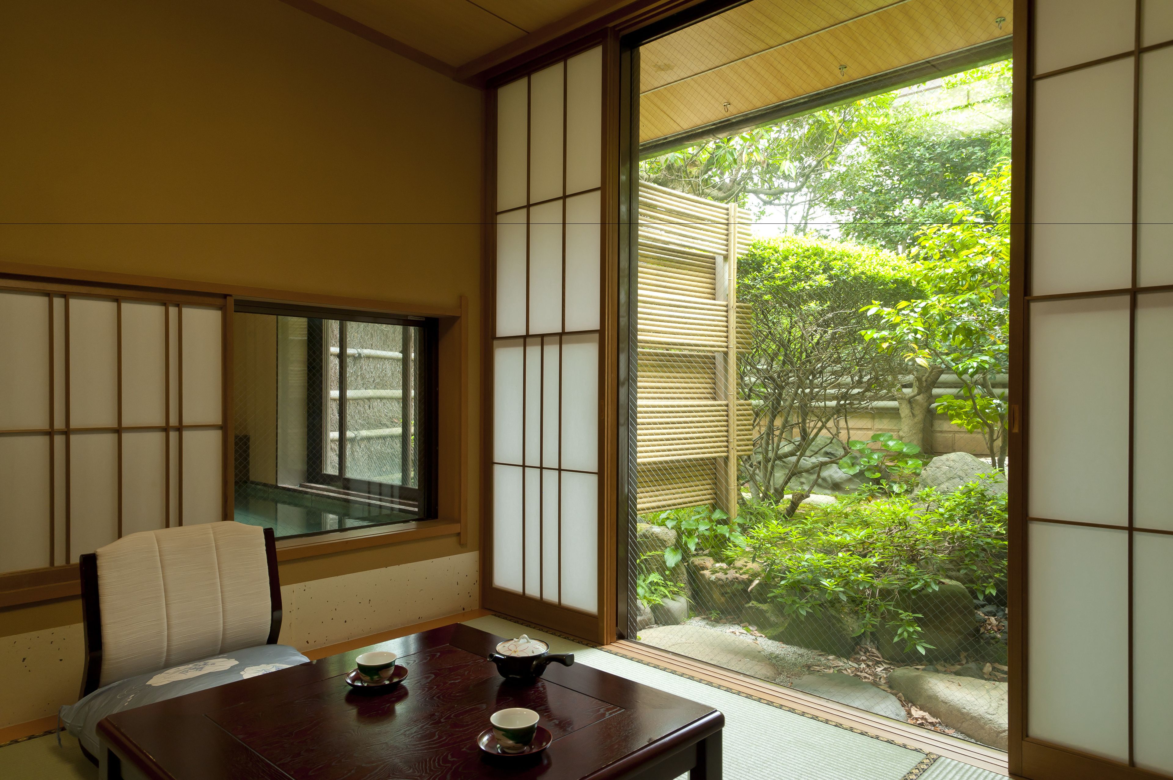 Tavanomainen huone (Japanese Open Air Bath, Tsubakien) | Minibaari, tallelokero huoneessa