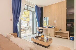Premier Room | Premium bedding, minibar, in-room safe, desk
