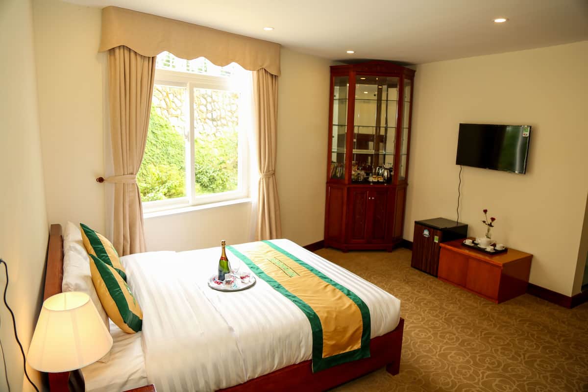 Quarto casal superior | Roupas de cama premium, frigobar, cofres nos quartos, escrivaninha