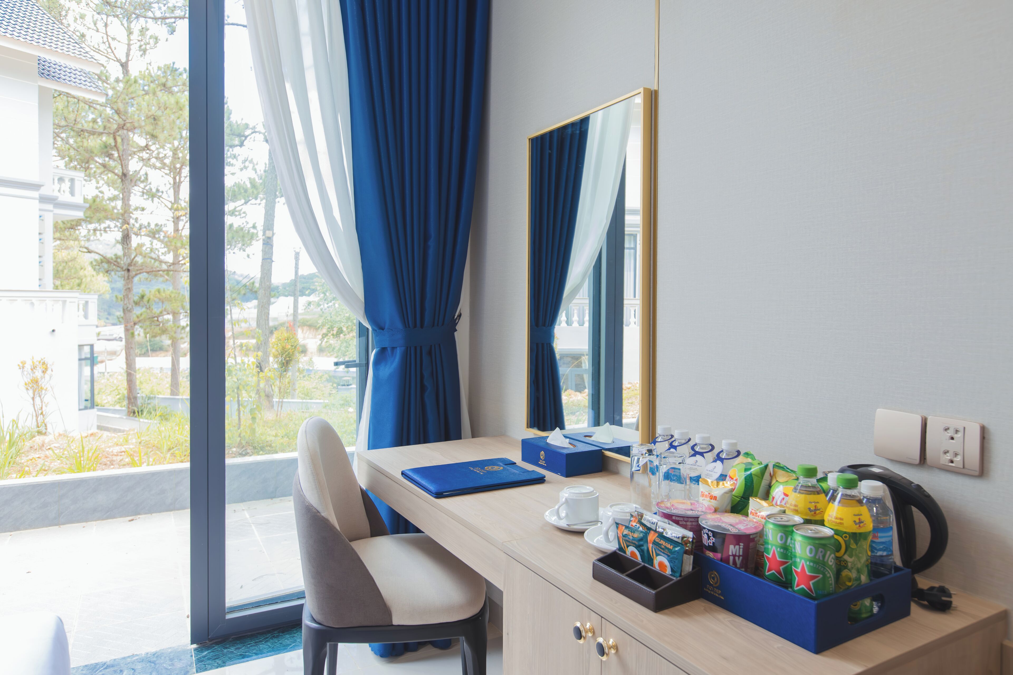 Ropa de cama de alta calidad y minibar 