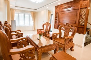 Chambre Familiale | Coin séjour