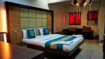 1 bedroom, in-room safe, desk, blackout drapes