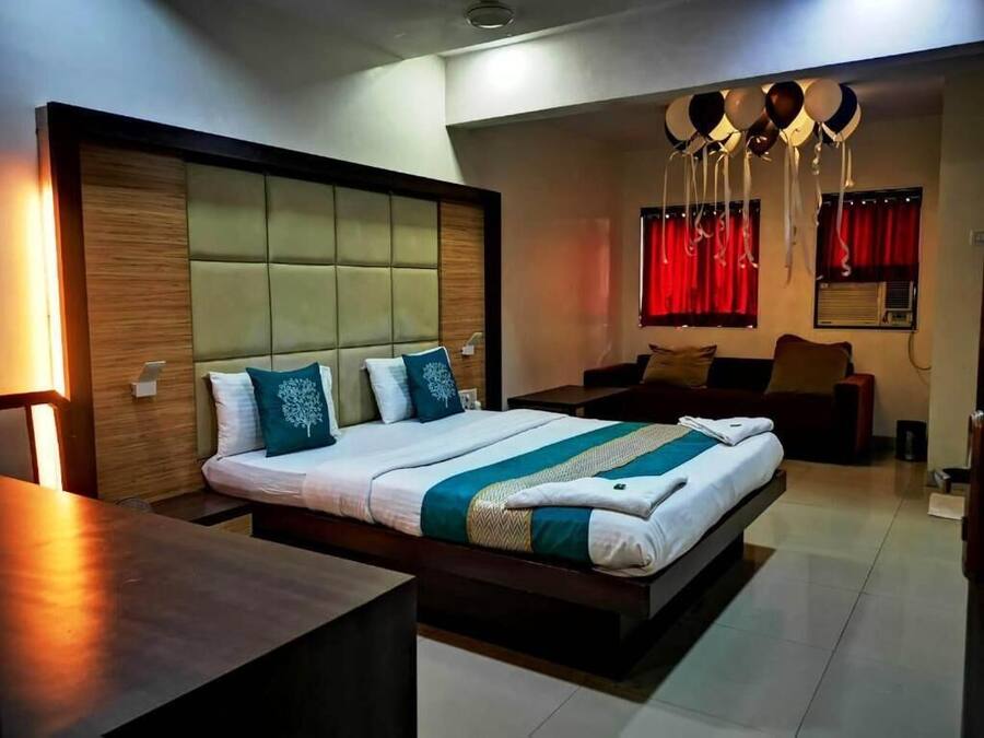 In-room safe, desk, blackout drapes, soundproofing