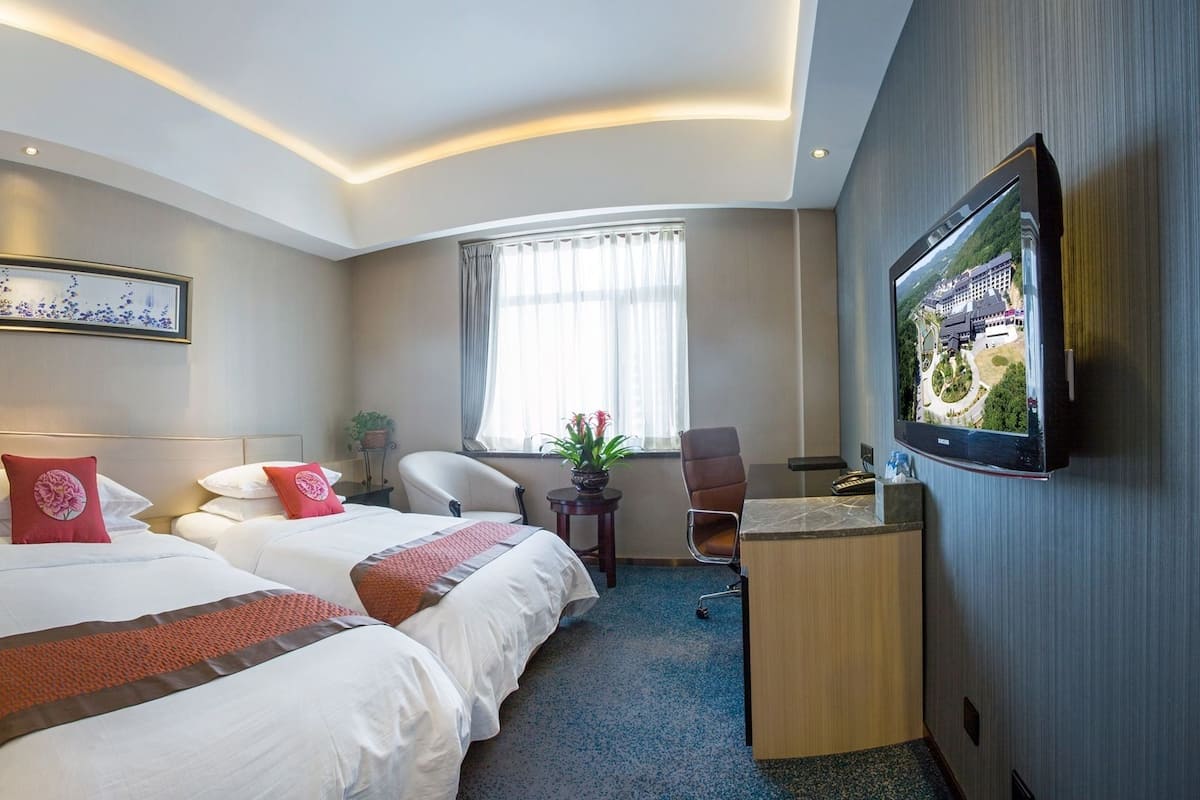 Standard Twin Room | Minibar, in-room safe, desk, blackout drapes