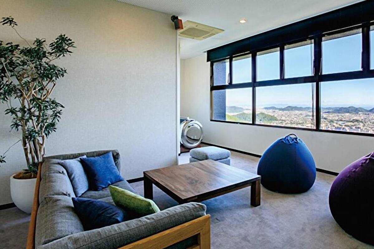 Living area | Flat-screen TV