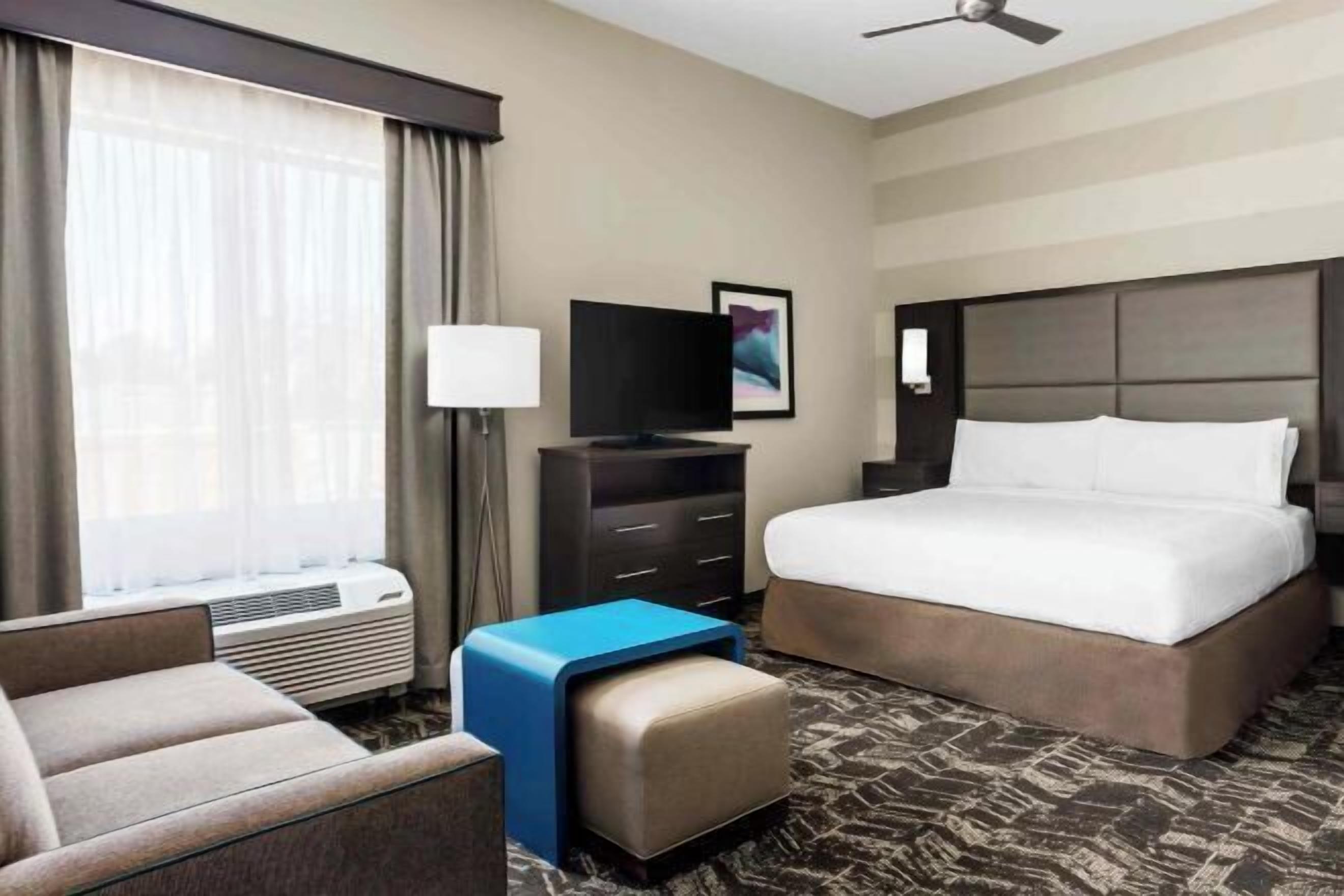 房內夾萬、遮光窗簾/窗簾、免費嬰兒床、免費 Wi-Fi