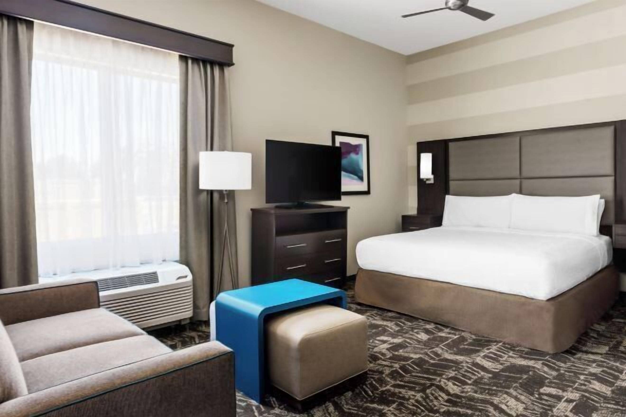 房內夾萬、遮光窗簾/窗簾、免費嬰兒床、免費 Wi-Fi