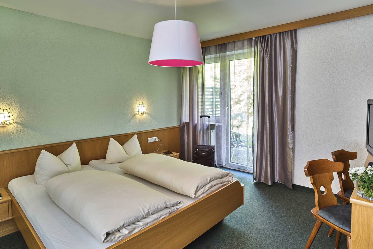 comfort double room | laptop workspace, free wifi