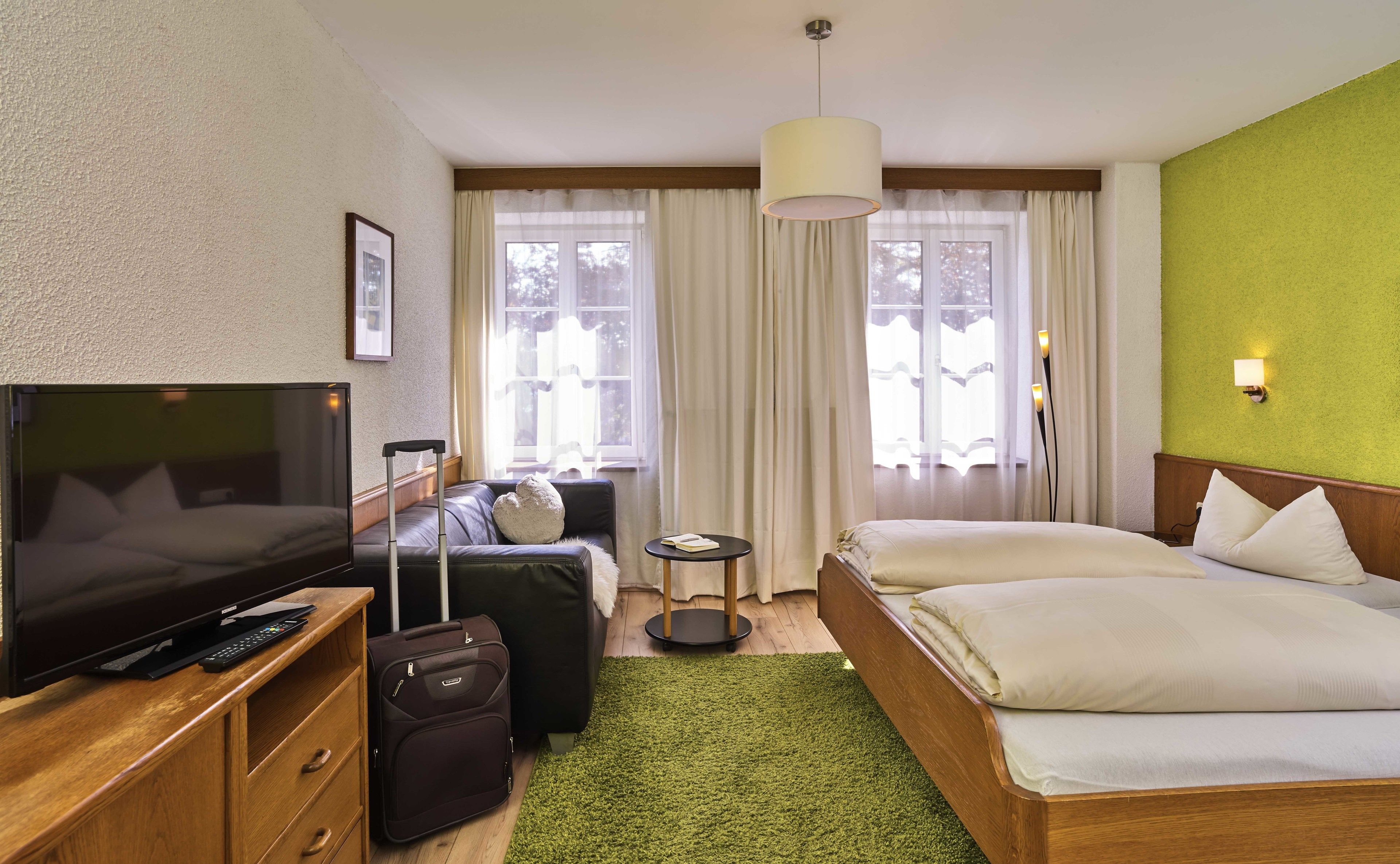 laptop workspace, free wifi