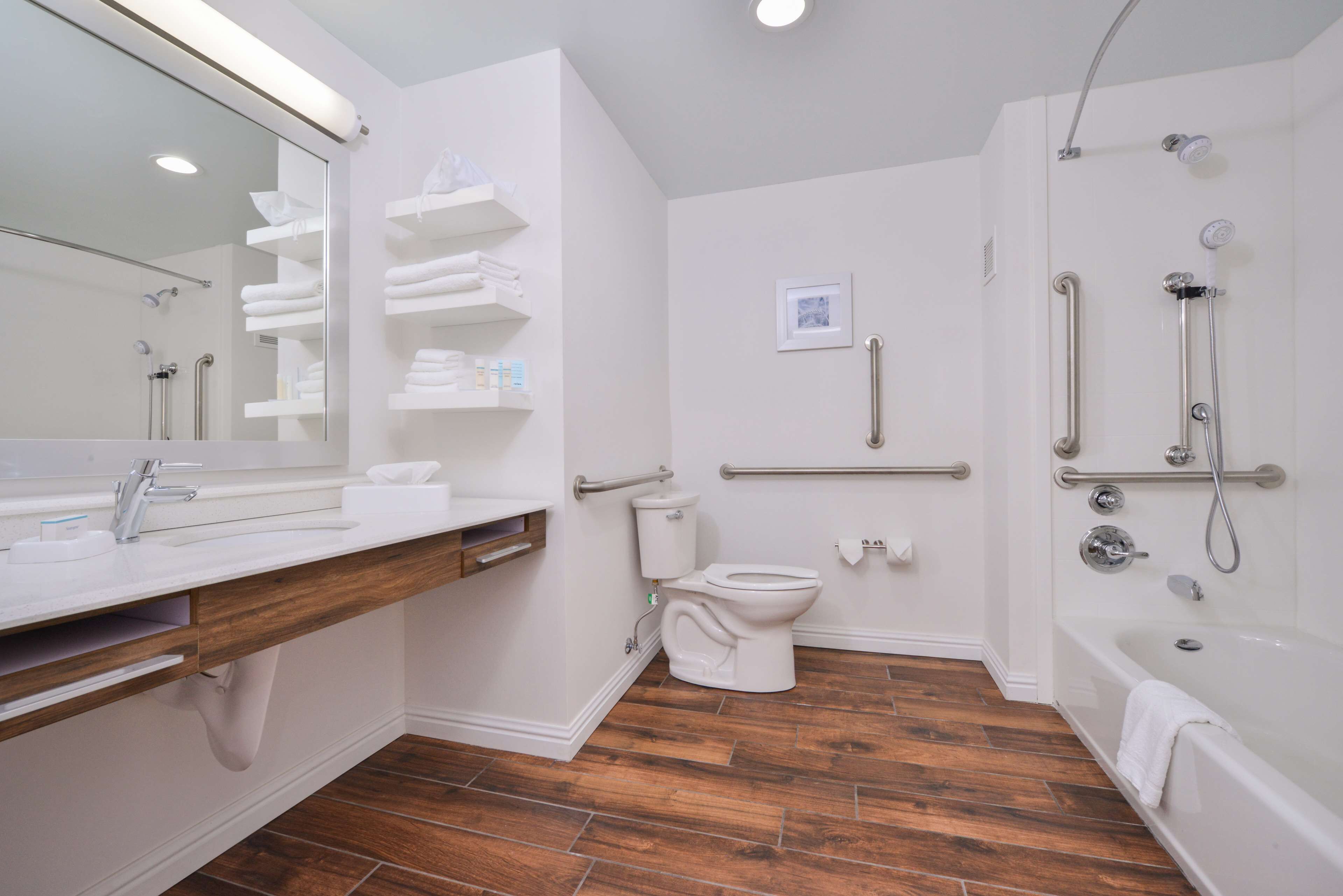 free toiletries, towels