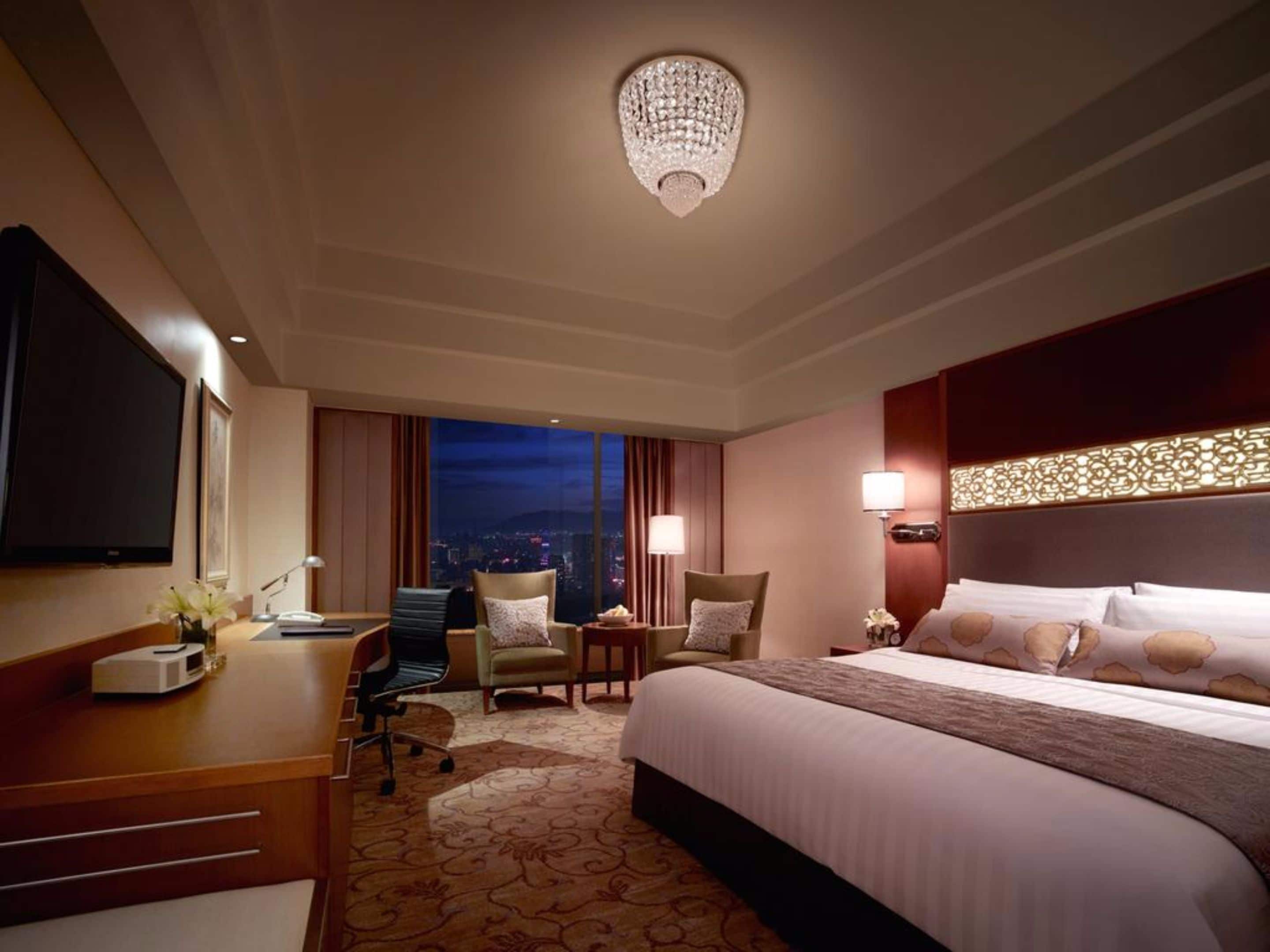 52-英寸液晶电视 （配备卫星频道）、电视