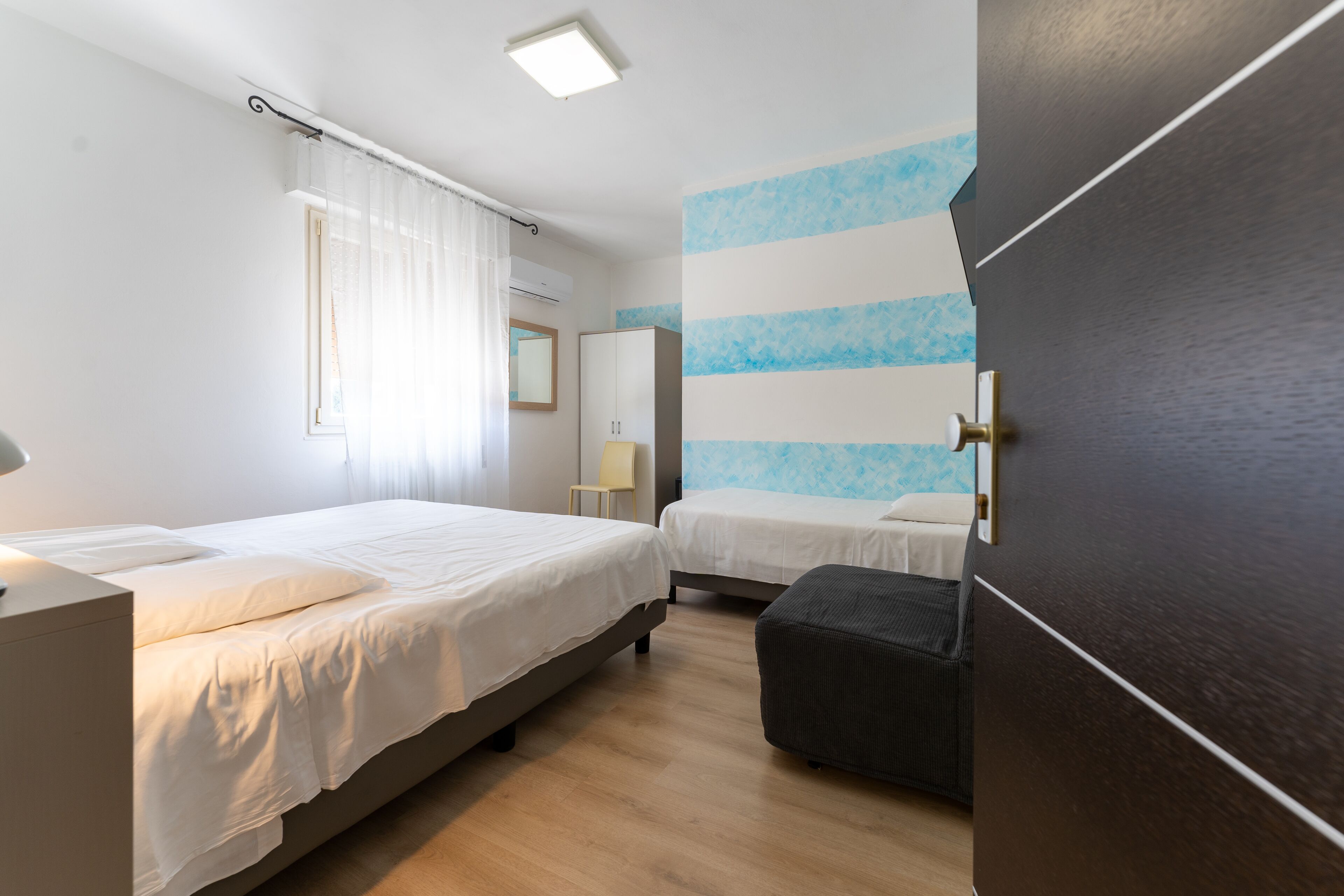 triple room | soundproofing, cots/infant beds, free wifi, bed sheets