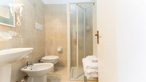Double Room | Bilik Mandi | Pancuran mandi, hulu semburan mandi hujan 