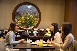 Frokostbuffé hver dag (JPY 1700 per person)