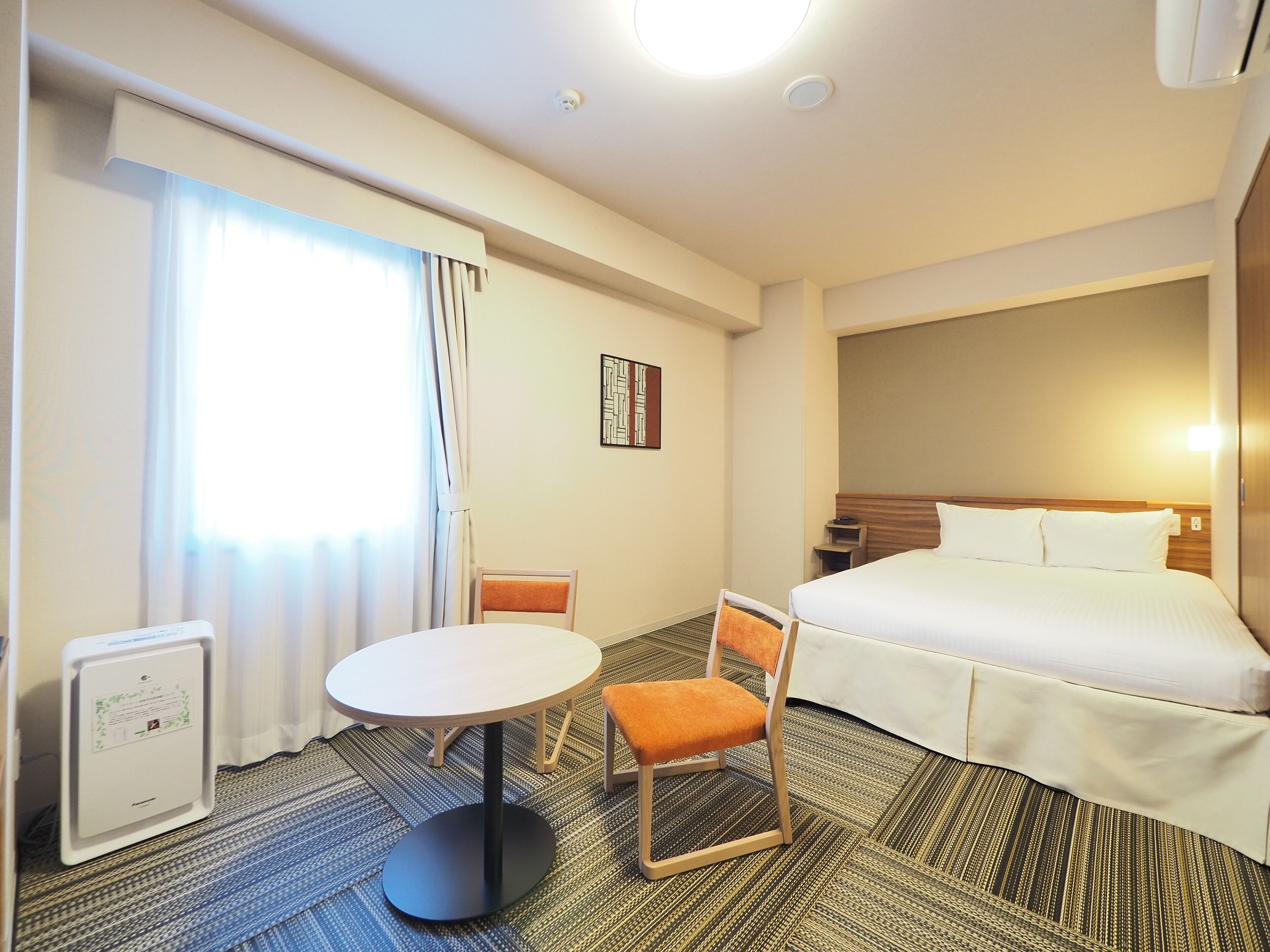 Down duvets, in-room safe, free WiFi, bed sheets