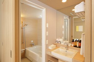 Ducha y bañera combinadas y bañera profunda