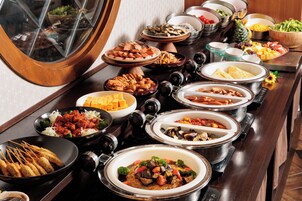 Desayuno buffet diario (JPY 1700 por persona)