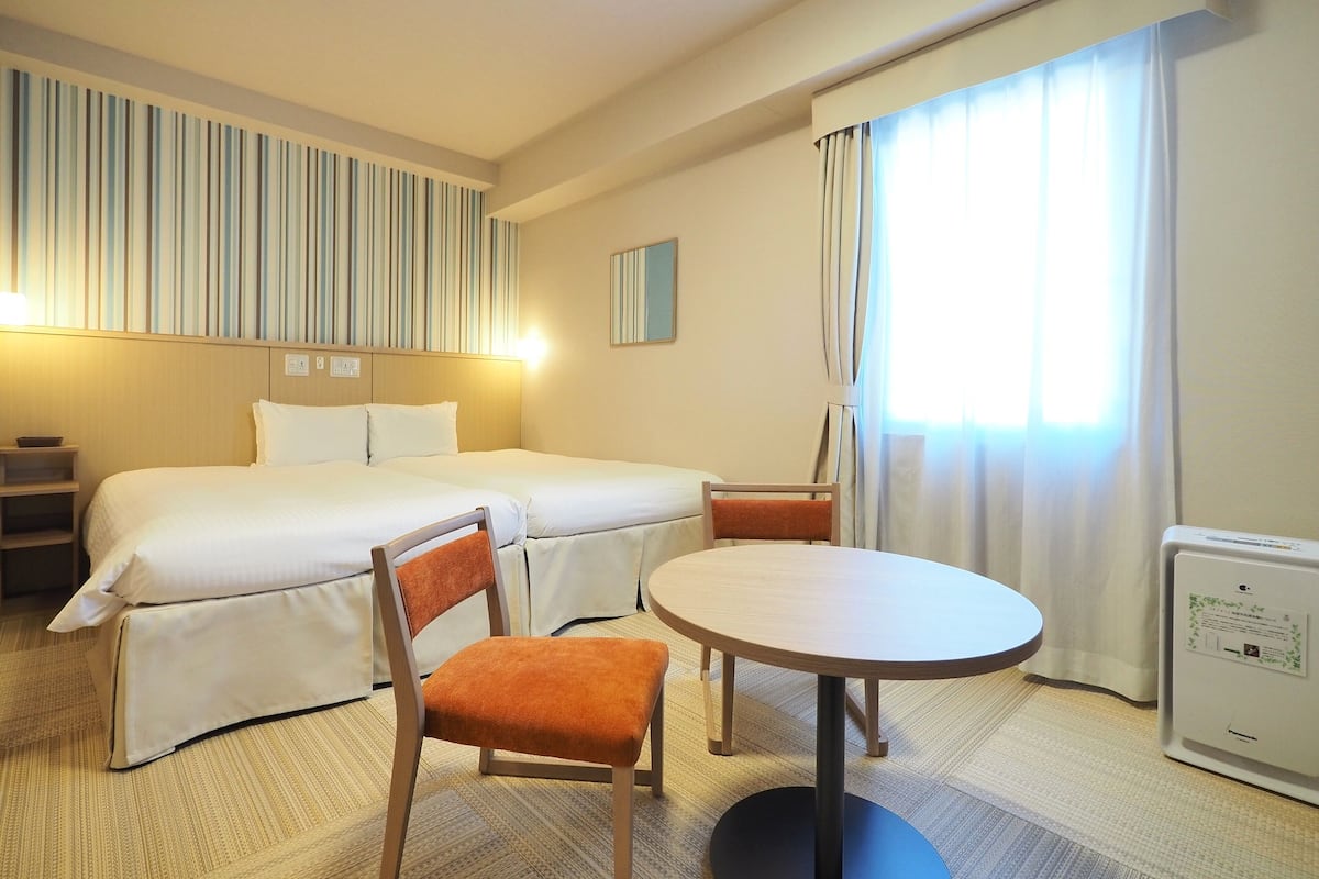 Down duvets, in-room safe, free WiFi, bed sheets