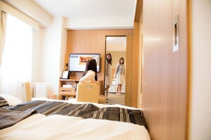 Connecting Room (2 Twin Rooms) 5~8 Guests | Down comforters, in-room safe, free WiFi, bed sheets