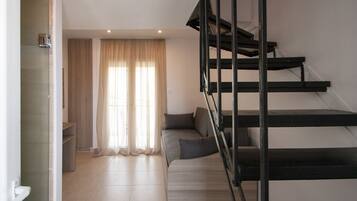 Quintiple Room (Split Level) | Ruang keluarga | TV plasma