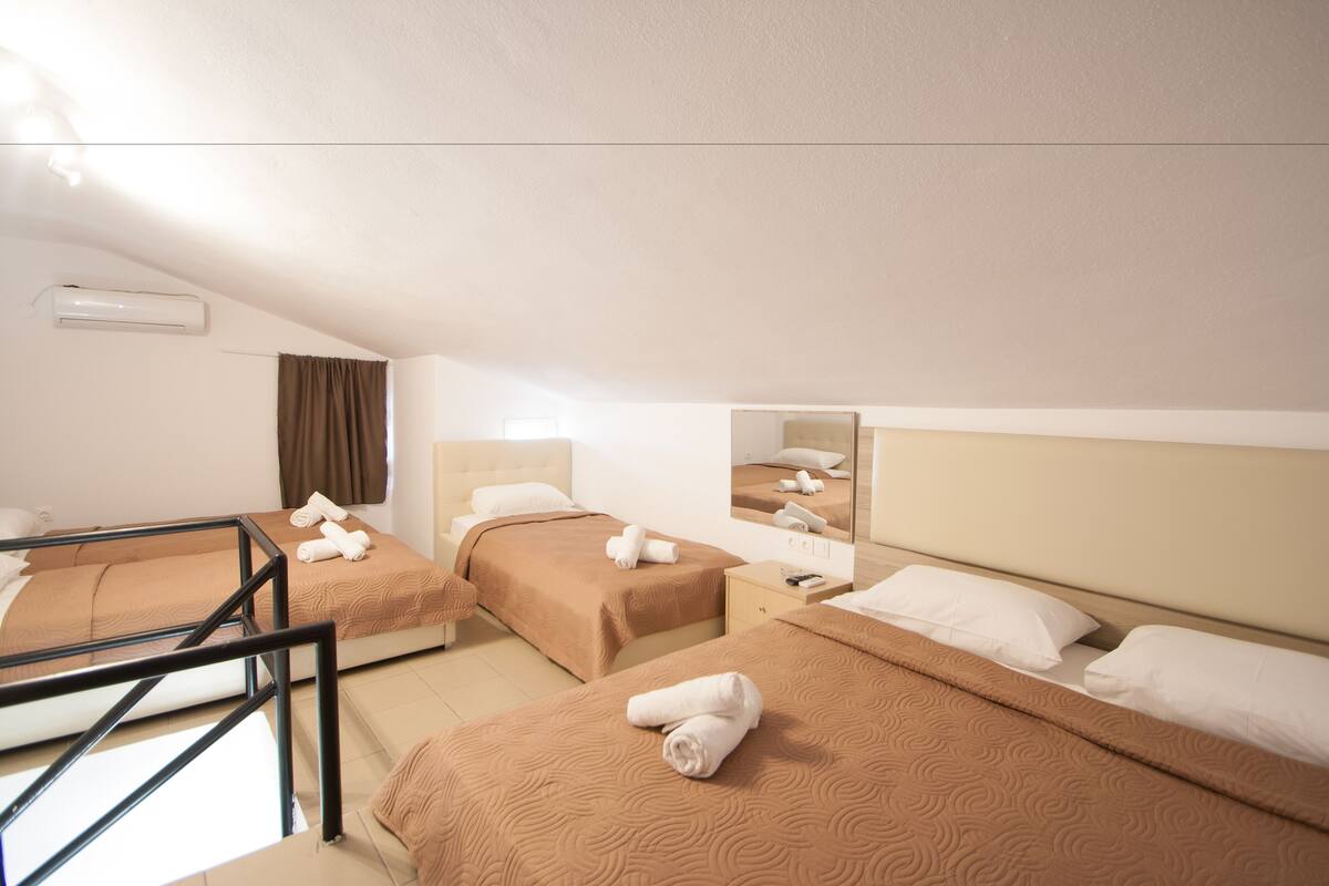 Sextuple Room (Split Level) | 隔音、熨斗/熨板、免费 WiFi、床单