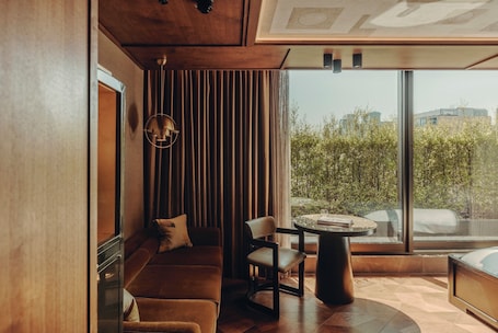 1 bedroom, Egyptian cotton sheets, premium bedding, minibar