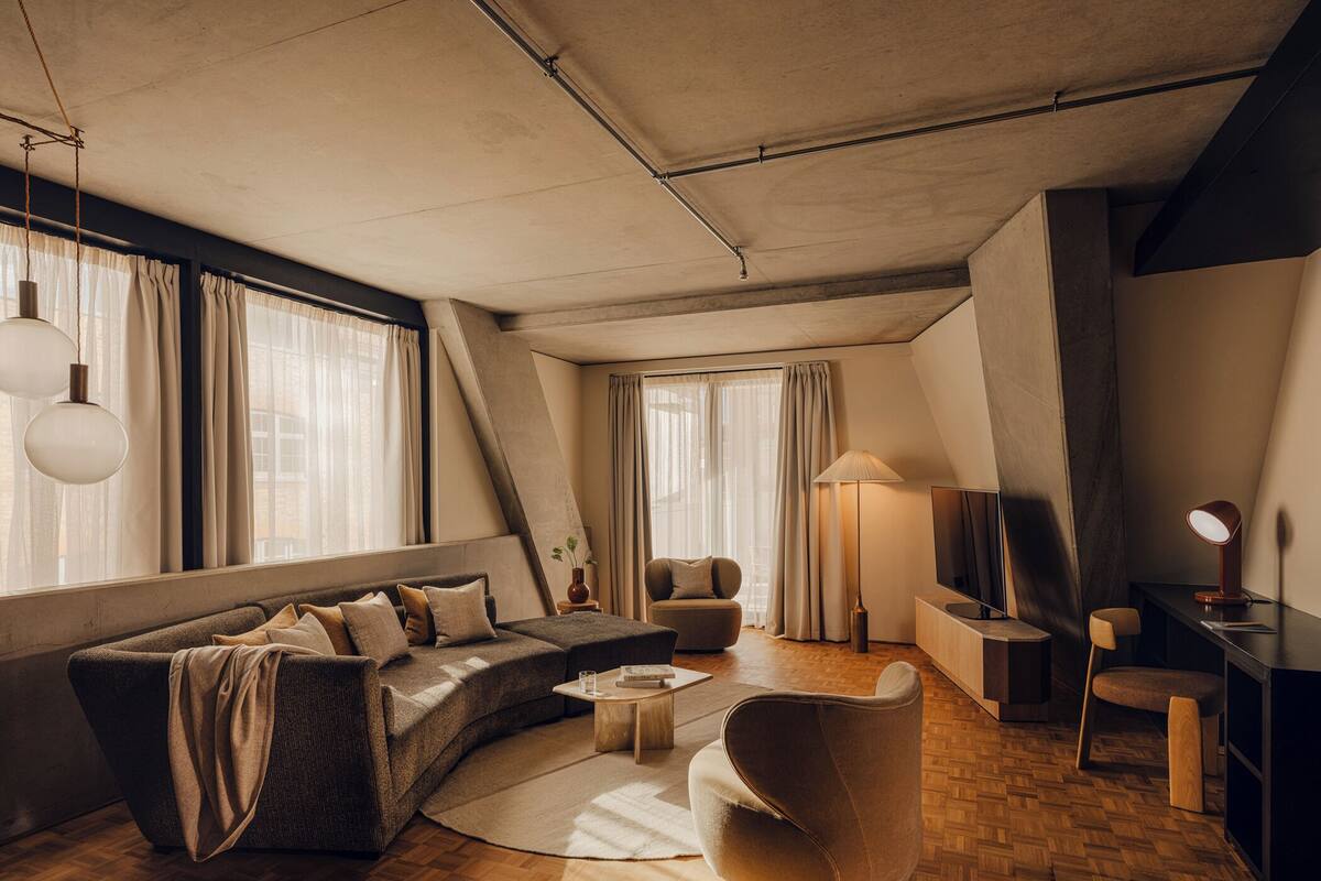 Egyptian cotton sheets, premium bedding, minibar, in-room safe