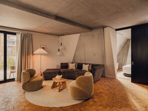 Shoreditch Balcony Suite | Egyptian cotton sheets, premium bedding, minibar, in-room safe - Aethos Hotel London Shoreditch (London)