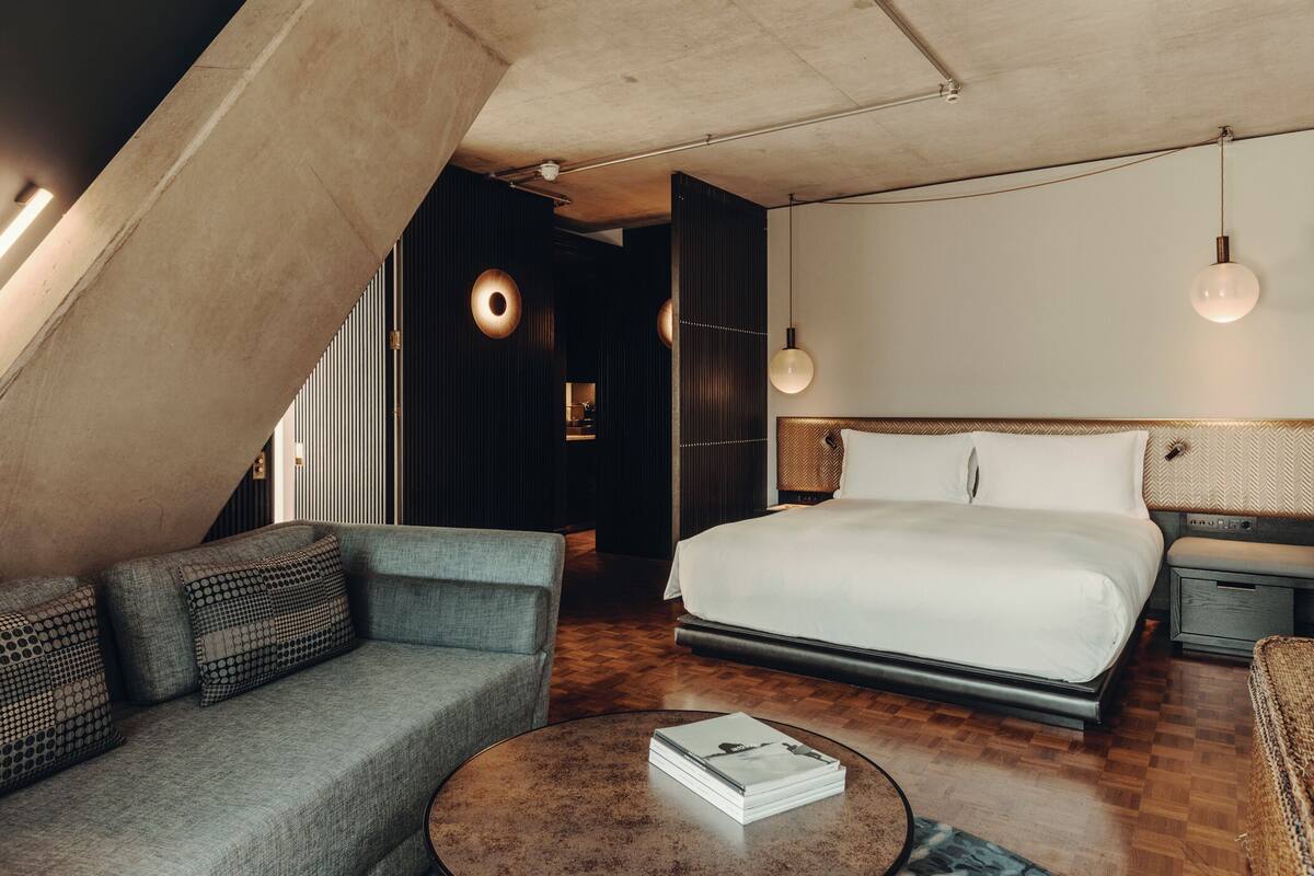 Egyptian cotton sheets, premium bedding, minibar, in-room safe