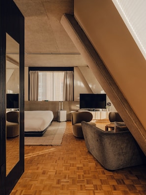 Suíte superluxo, 1 cama King, sacada, vista para a cidade (Utage Suite) | Roupas de cama de algodão egípcio, roupas de cama premium, frigobar