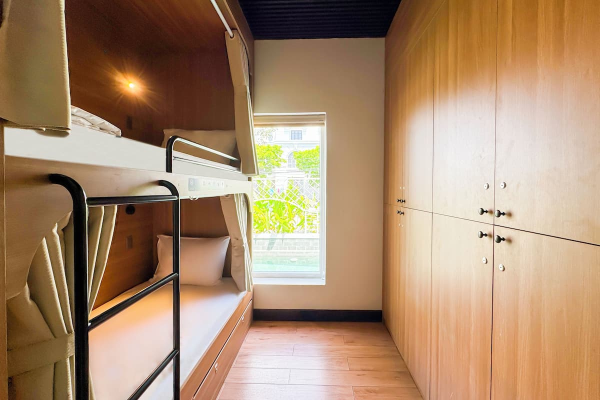 Minibar, safe på rommet, skrivebord og wi-fi (inkludert)