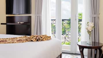 Deluxe Double Room, River View | Minibar, in-room safe, desk, free WiFi