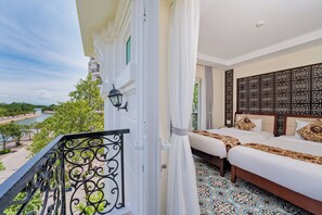 Minibar, in-room safe, desk, free WiFi - Hoi An Canal House Riverside By Haviland (Da Nang)