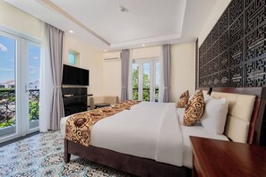 Minibar, Zimmersafe, Schreibtisch, kostenloses WLAN