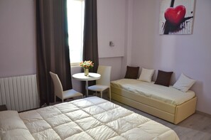 Triple Room | Minibar, free cribs/infant beds, free WiFi - Florence Stadium B&B (Florence)