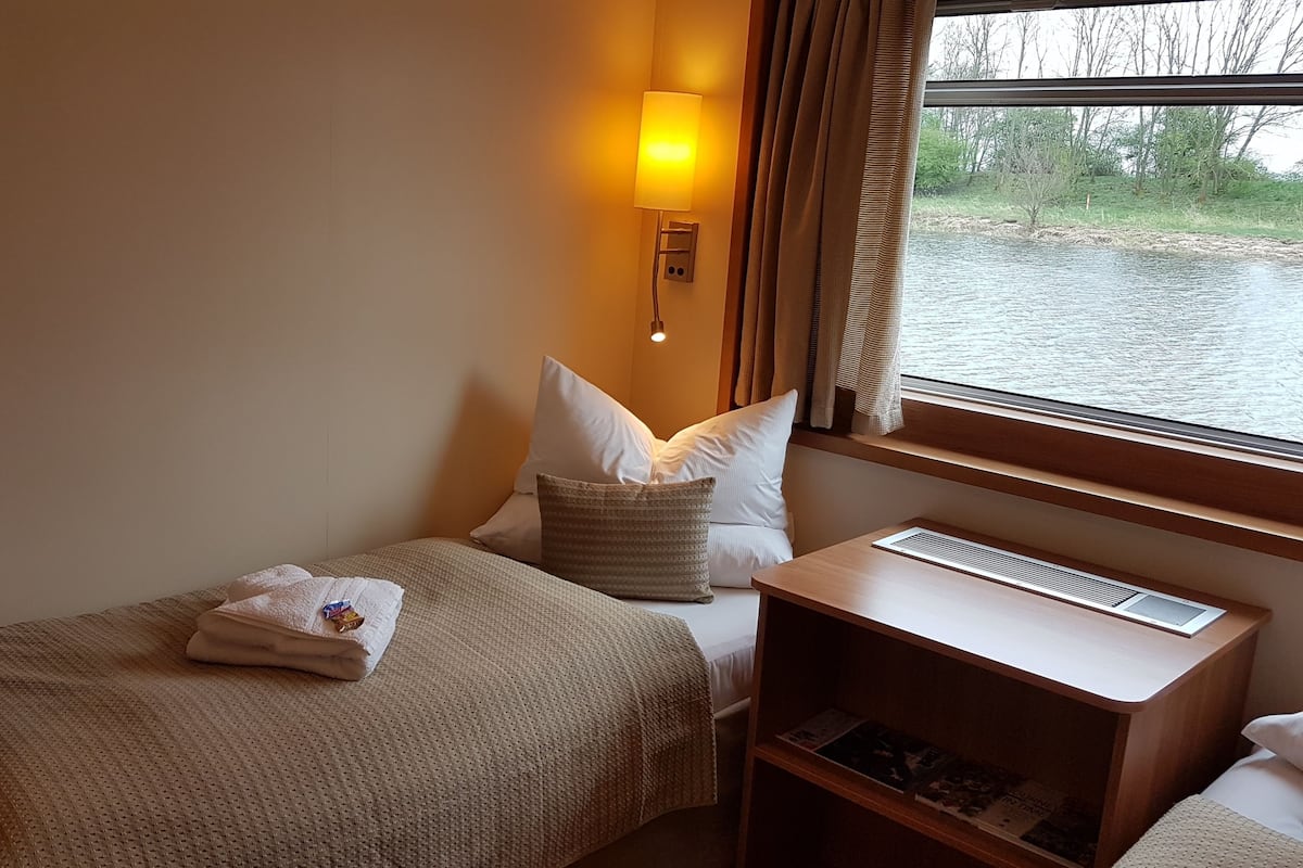 in-room safe, desk, free wifi, bed sheets